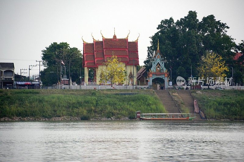 泰国，孤儿Phrao, Wat Chang Phueak